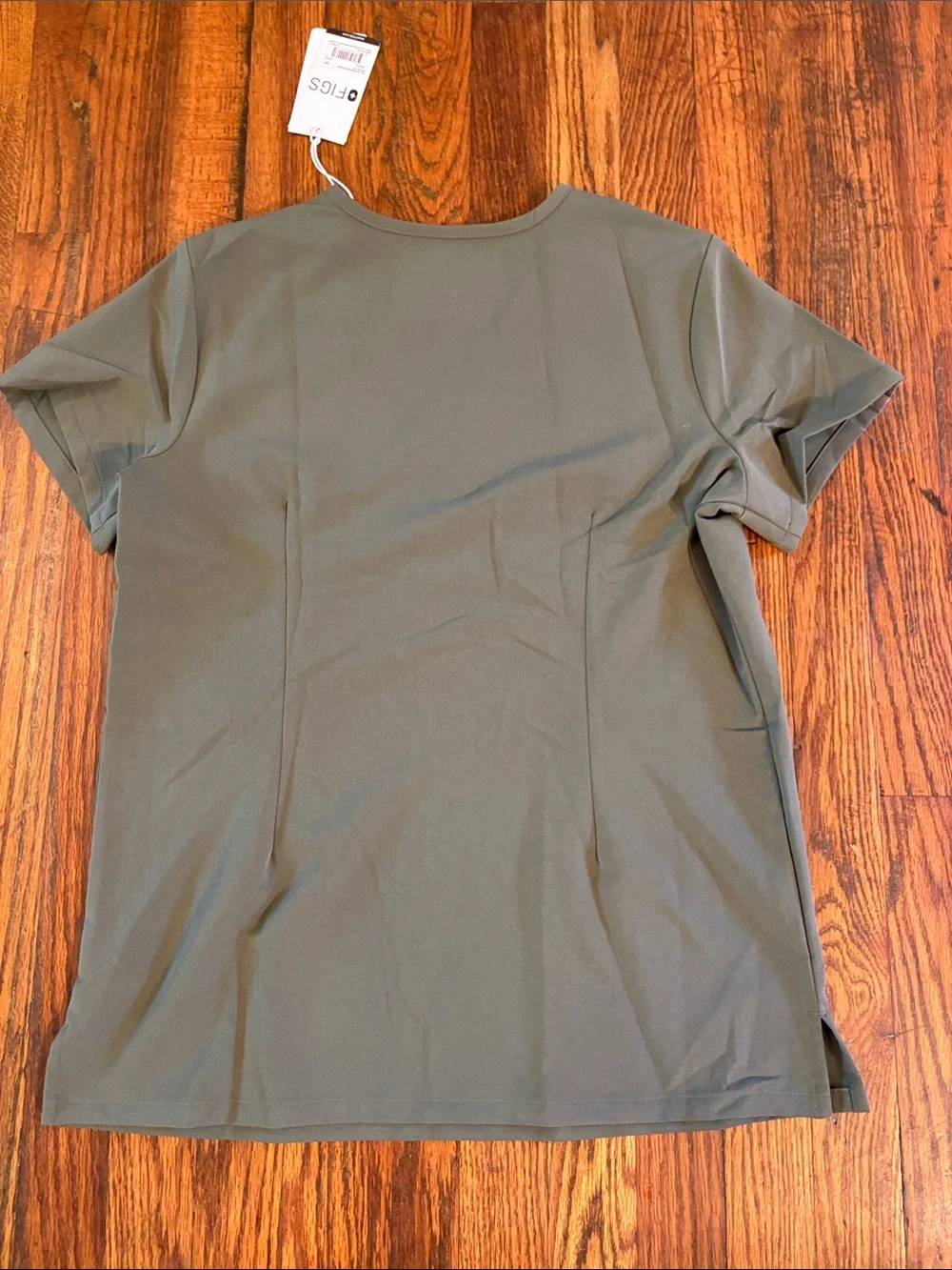 🎉NWT Catarina One Pocket Figs Women's V-Neck Top in Moss Green! - Picture 3 of 3